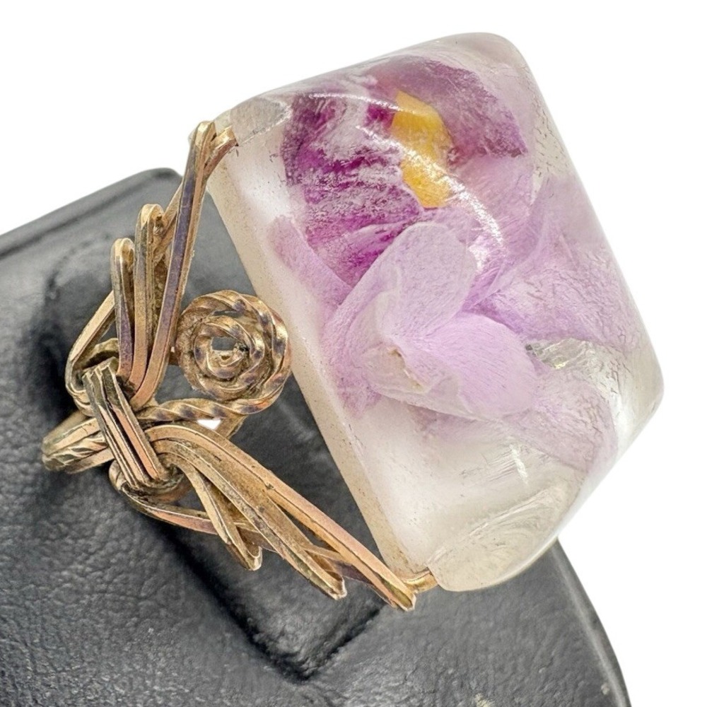 Vintage Gold-Filled Wire Wrapped Ring Size 5 Resin Encased‎ Orchid Flower 1970s